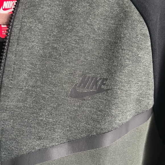 Nike Tech Fleece Jacket - Picture 2 of 4